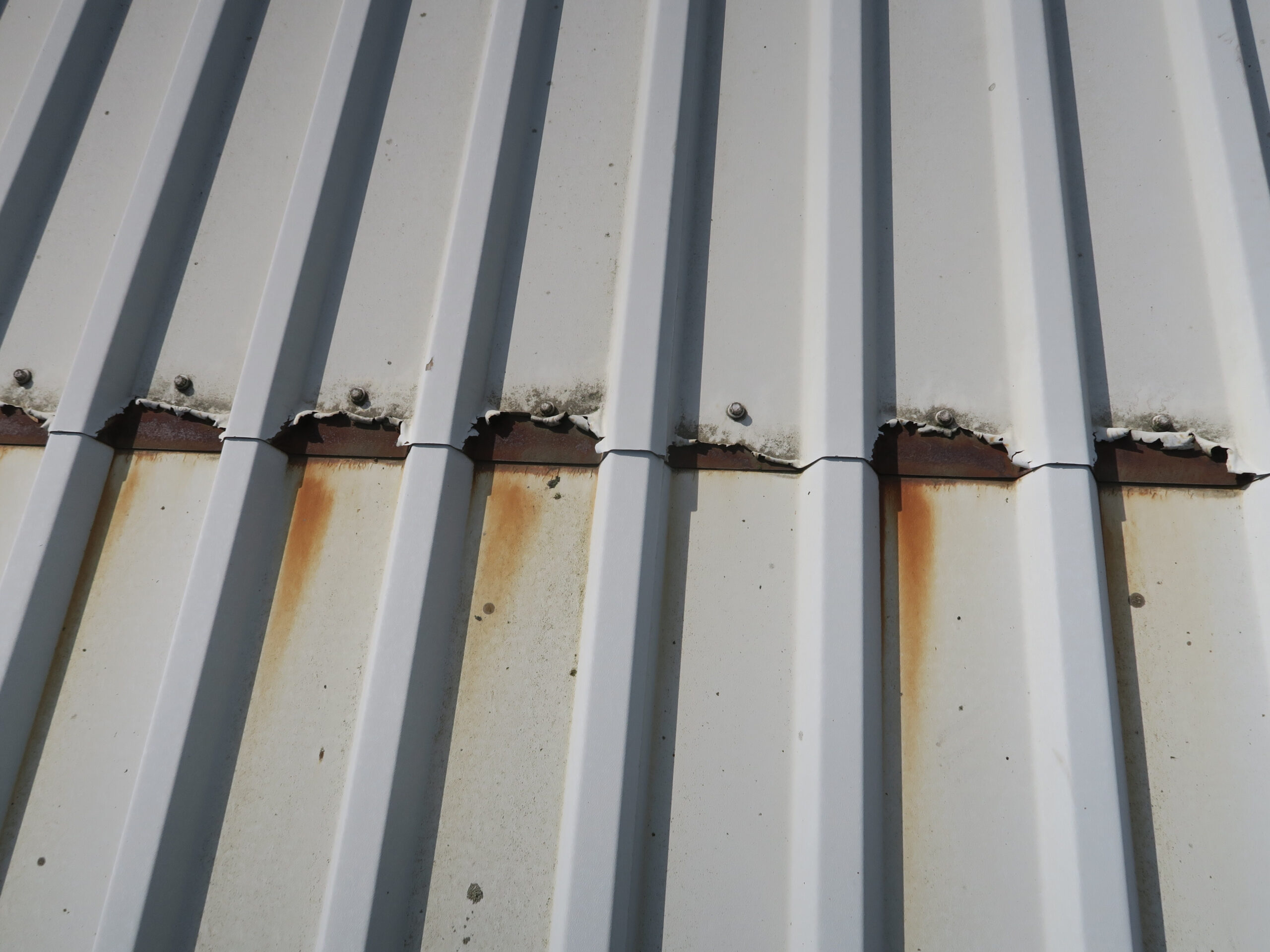 A close up image of a metal roof experiencing cut edge corrosion and in need of treatment.
